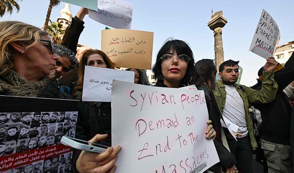 أطلقت مجموعة من الناشطين والناشطات في دمشق، حملة لجمع التبرعات العينية، حملت عنوان «كن عوناً» (أ ف ب)