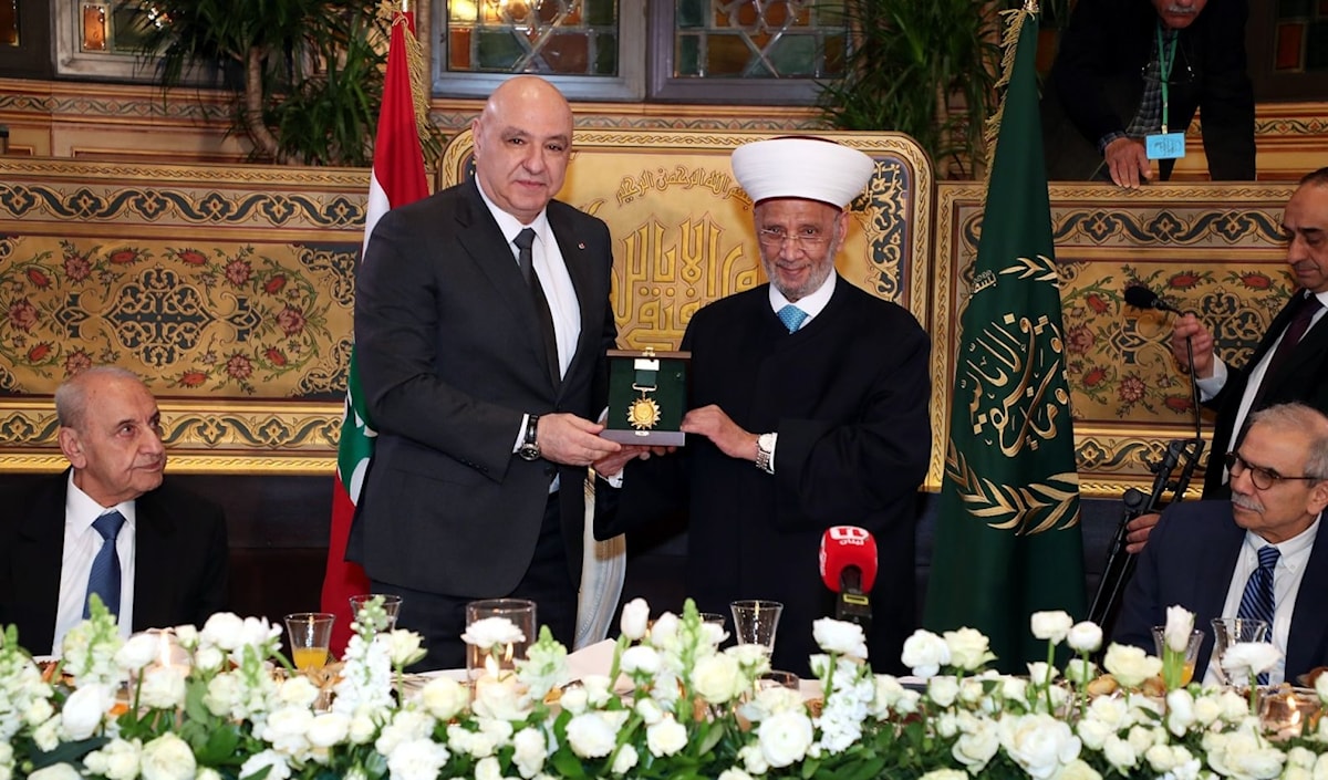 دريان وعون وإلى جانبيهما سلام وبري في إفطار دار الفتوى (الأخبار)