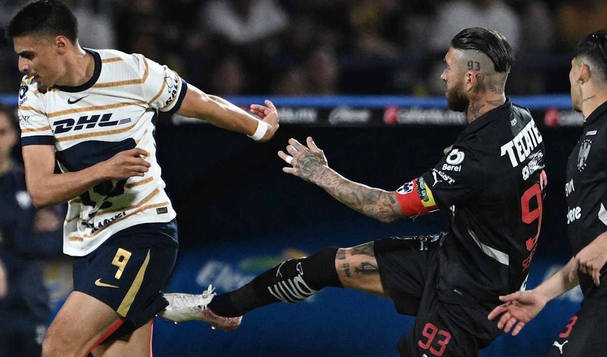 ركل راموس لاعب الفريق الخصم