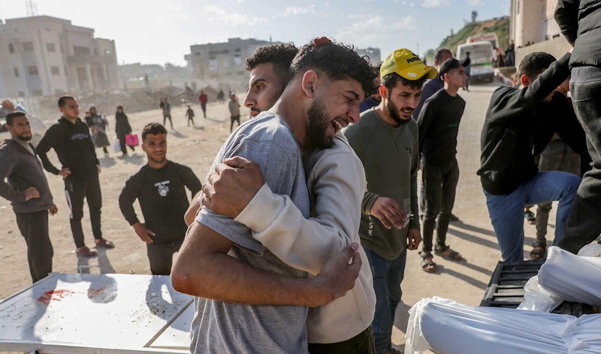 «حماس وفصائل المقاومة في حالة انعقاد دائم لتقييم الوضع والعمل مع الوسطاء للجم العدوان» (أ ف ب)