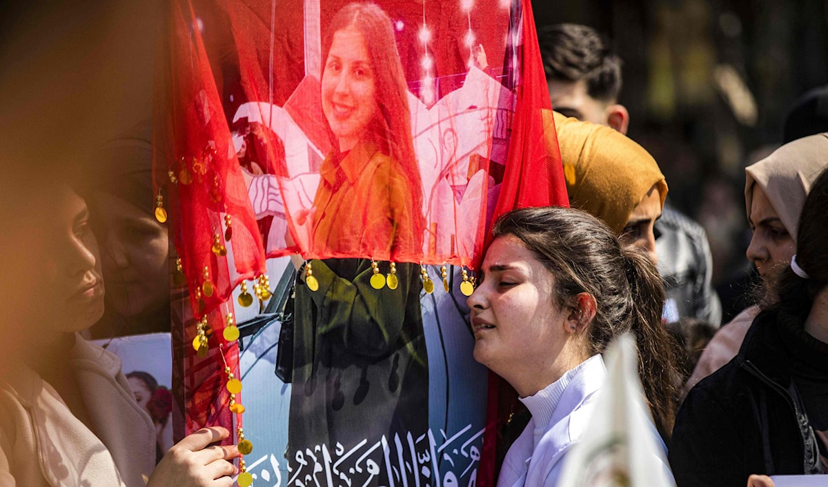 ما حدث «لم يكن هدفه محاسبة عناصر النظام السابق»، بل كان «إرهاباً ممنهجاً بحق الطائفة العلوية» (أ ف ب)
