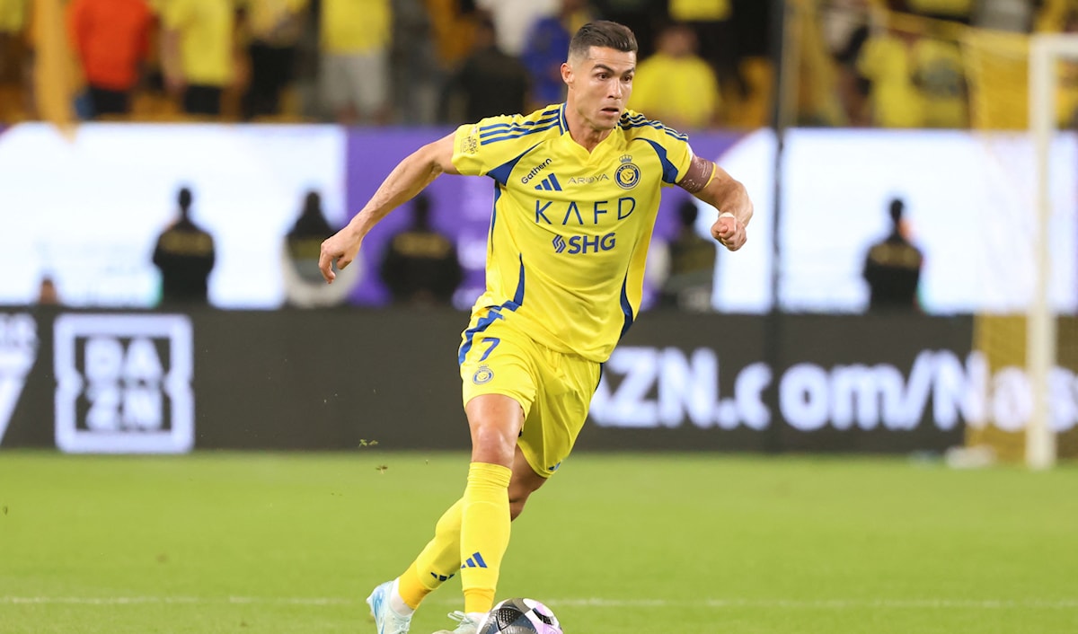 لم يكن اسم رونالدو موجوداً في تشكيلة النصر المتوجّهة إلى إيران من دون أن يكشف النادي سبب غيابه (أ ف ب)