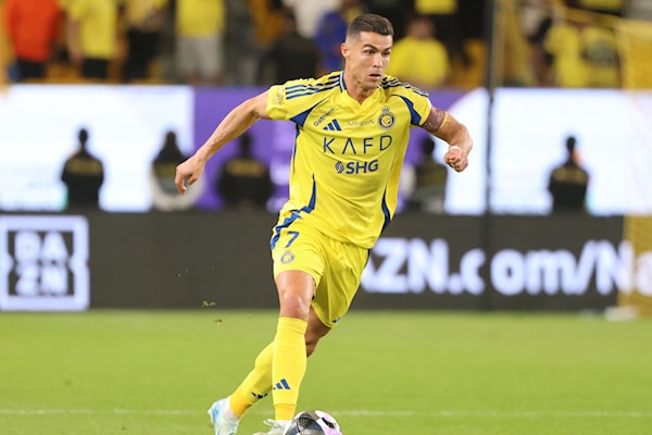 لم يكن اسم رونالدو موجوداً في تشكيلة النصر المتوجّهة إلى إيران من دون أن يكشف النادي سبب غيابه (أ ف ب)