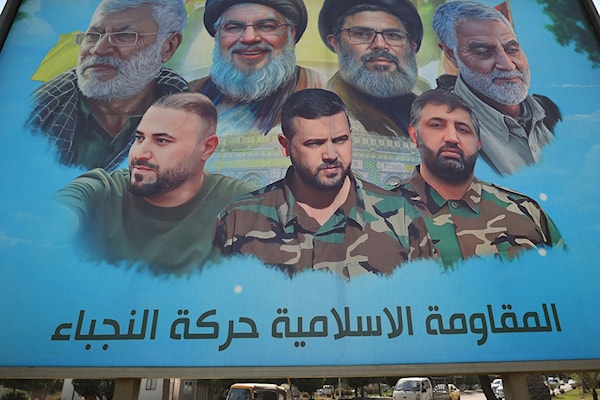 تشكيك واسع في العراق بنوايا الرئيس السوري للمرحلة الانتقالية، أحمد الشرع (أ ف ب)