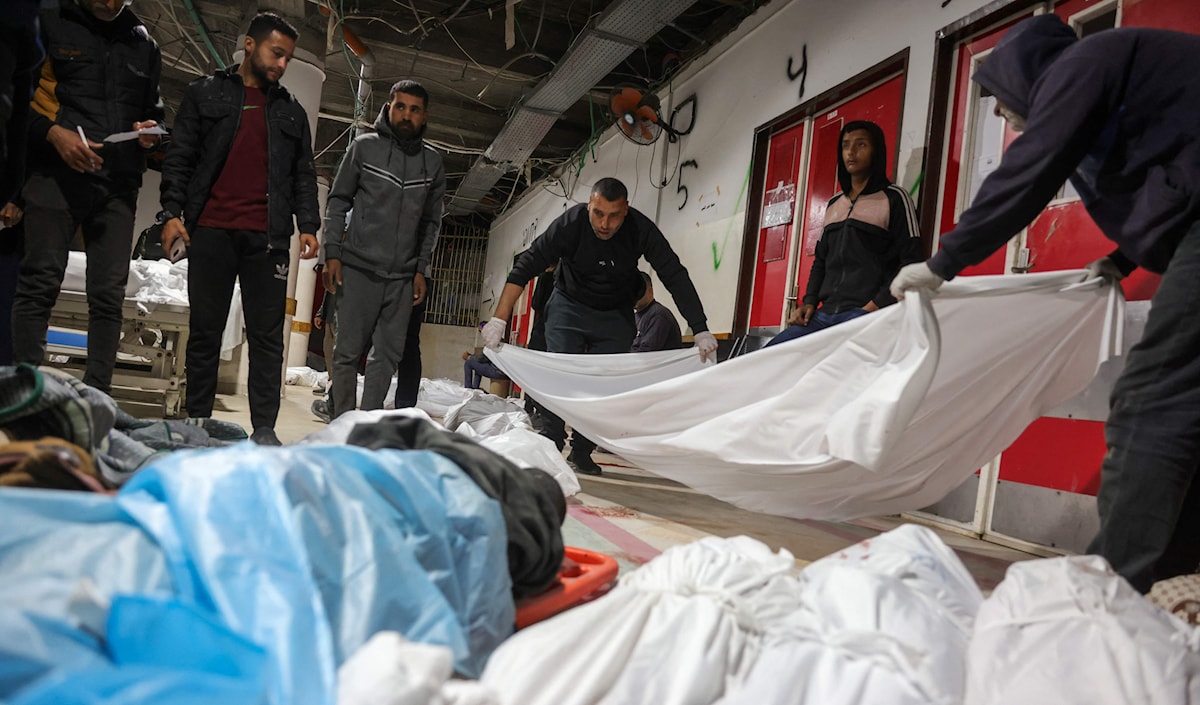 المستشفيات التي لا تزال تعمل في غزة، مُستنزفة إلى حدّ كبير جراء نقص الإمدادات الطبية والأدوية (أ ف ب)
