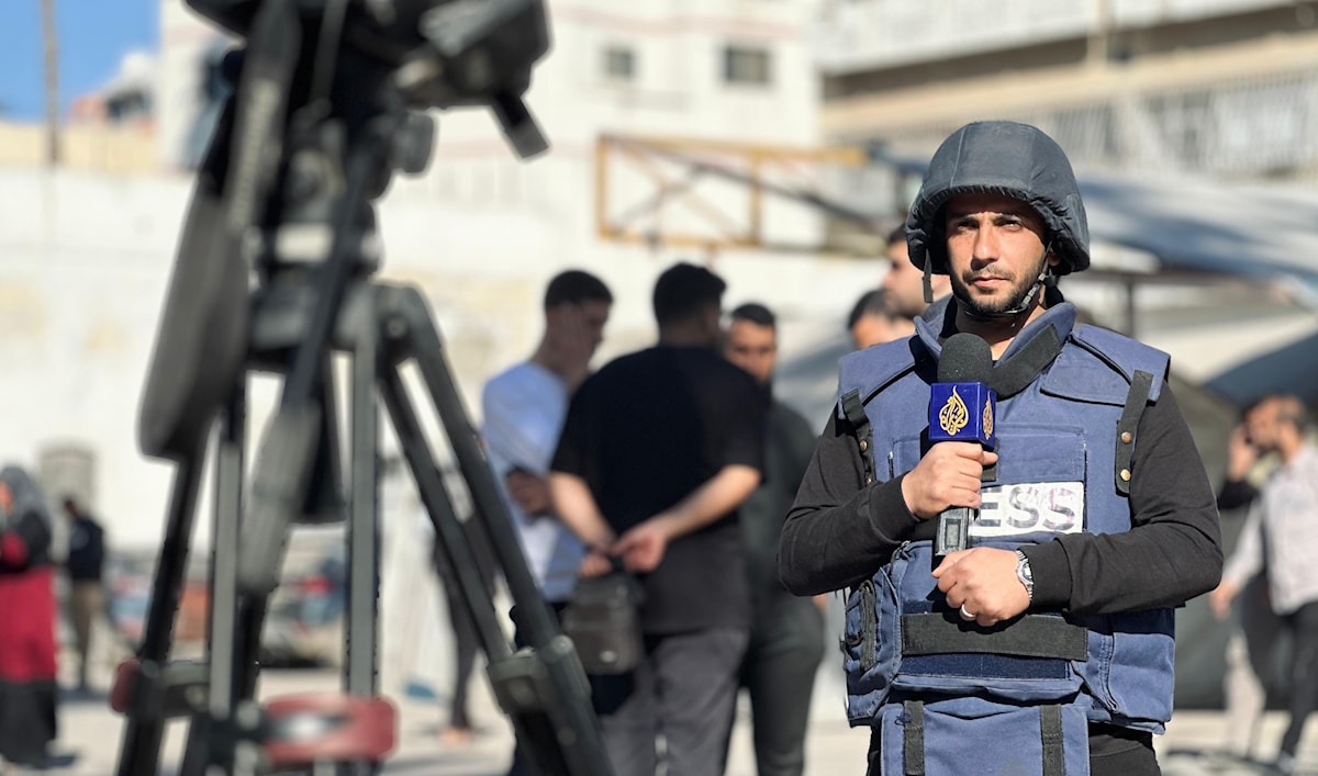 استأنف مراسل قناة «الجزيرة» أنس الشريف تغطيته للمجازر
