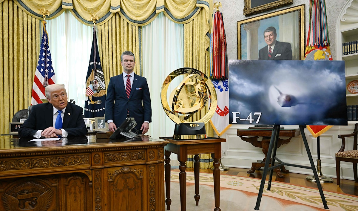 قال ترامب إن الطائرة الجديدة «لا يجاريها شيء في العالم، وستعرف باسم F-47» (أ ف ب)