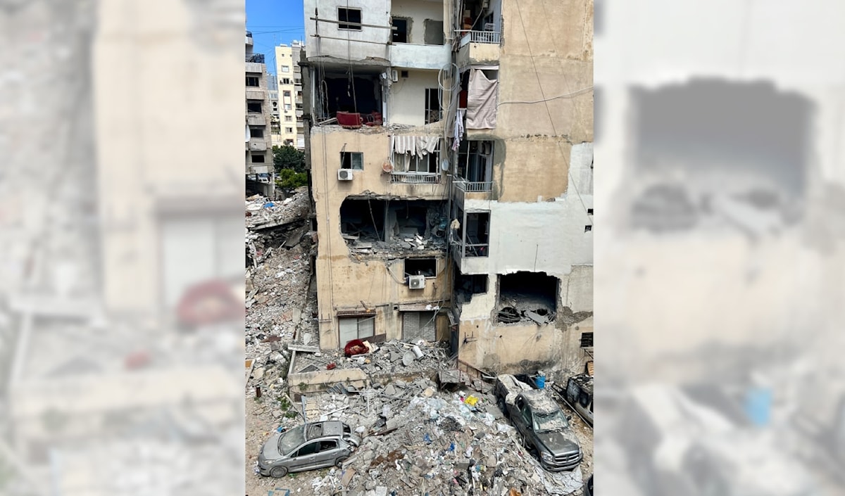 آثار القصف على مبنى سكني في صور (علي حشيشو)