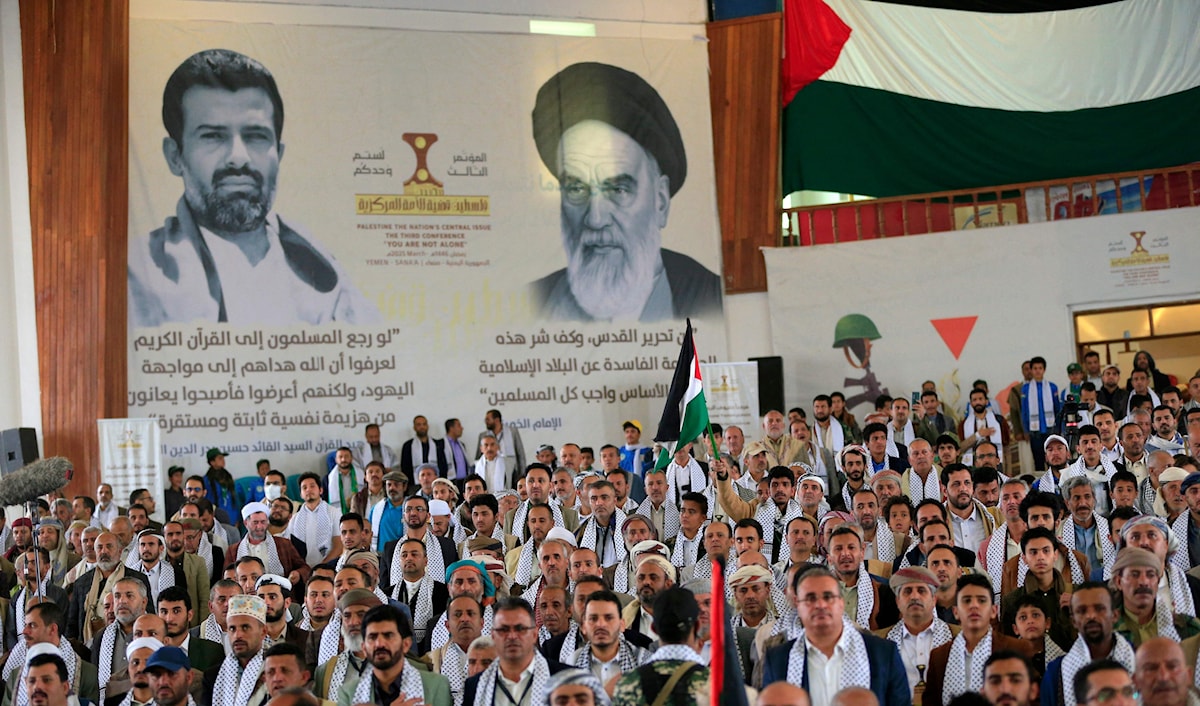 مشاركون في مؤتمر "فلسطين قضية الأمة المركزية" في صنعاء (أ ف ب)