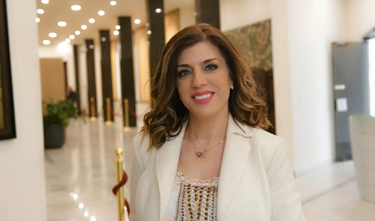 أصدرت كتابين عن تجربتها مع المرض
