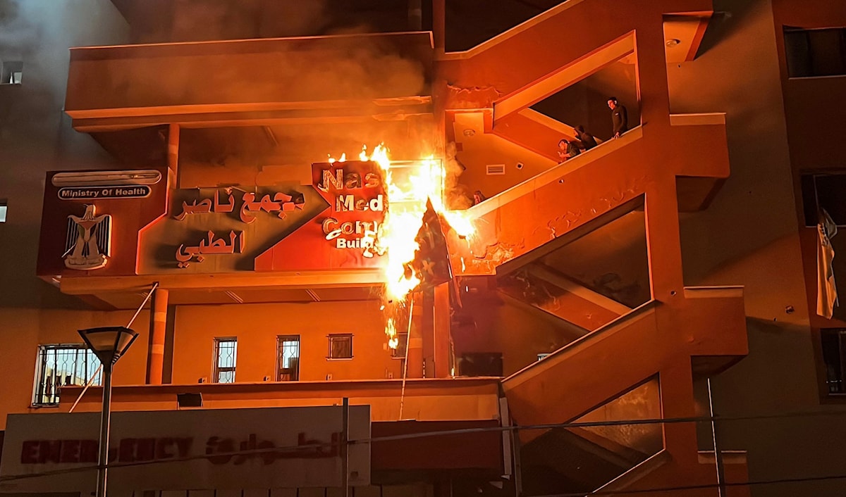 قصفت إسرائيل مستشفى ناصر الطبي وأخرجت قسم الجراحة عن الخدمة (أ ف ب)