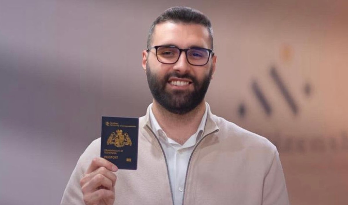 ارتأى الفلسطينيون مواجهة إعلان عزايزة بكلمات أغنية «بهنّيك» لزياد الرحباني