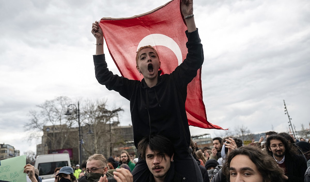 تبرز على سطح الأحداث مسألة الشخصية التي يمكن الحزب ترشيحها للانتخابات الرئاسية المقبل (أ ف ب)