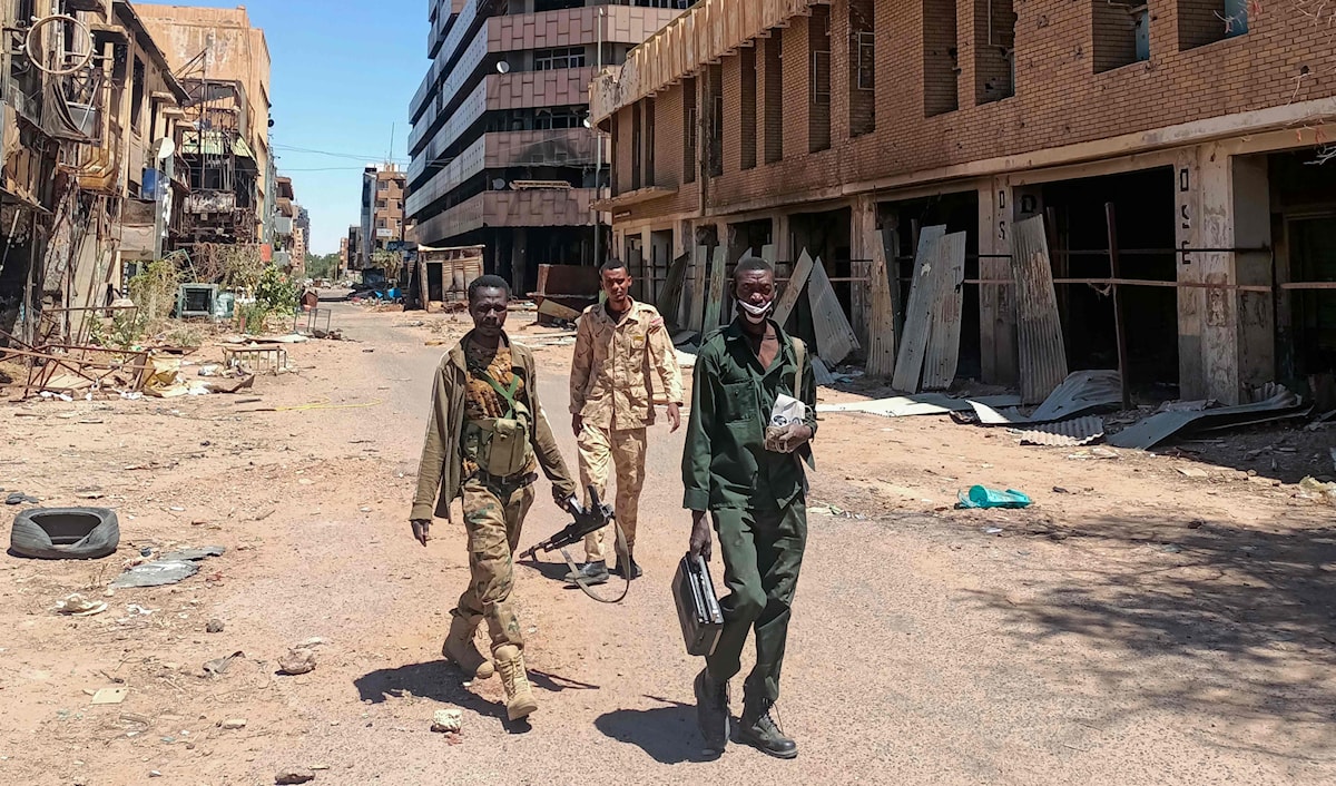 يبدو أن انهيار «قوات حميدتي» في الخرطوم أحدث ارتدادات في مناطق أخرى (أ ف ب)