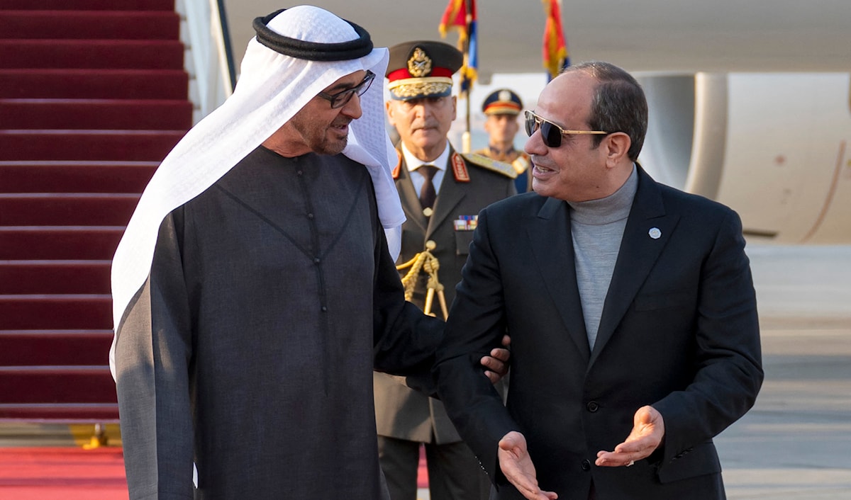 ابن زايد أجرى محادثات مع الرئيس المصري، عبد الفتاح السيسي، خلال زيارة إلى القاهرة (أ ف ب)