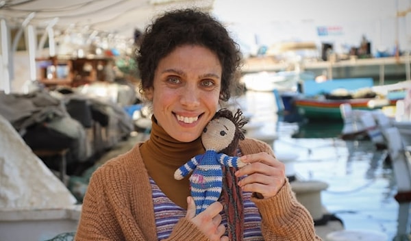 تجسد سينتيا كرم دور «عدلا».