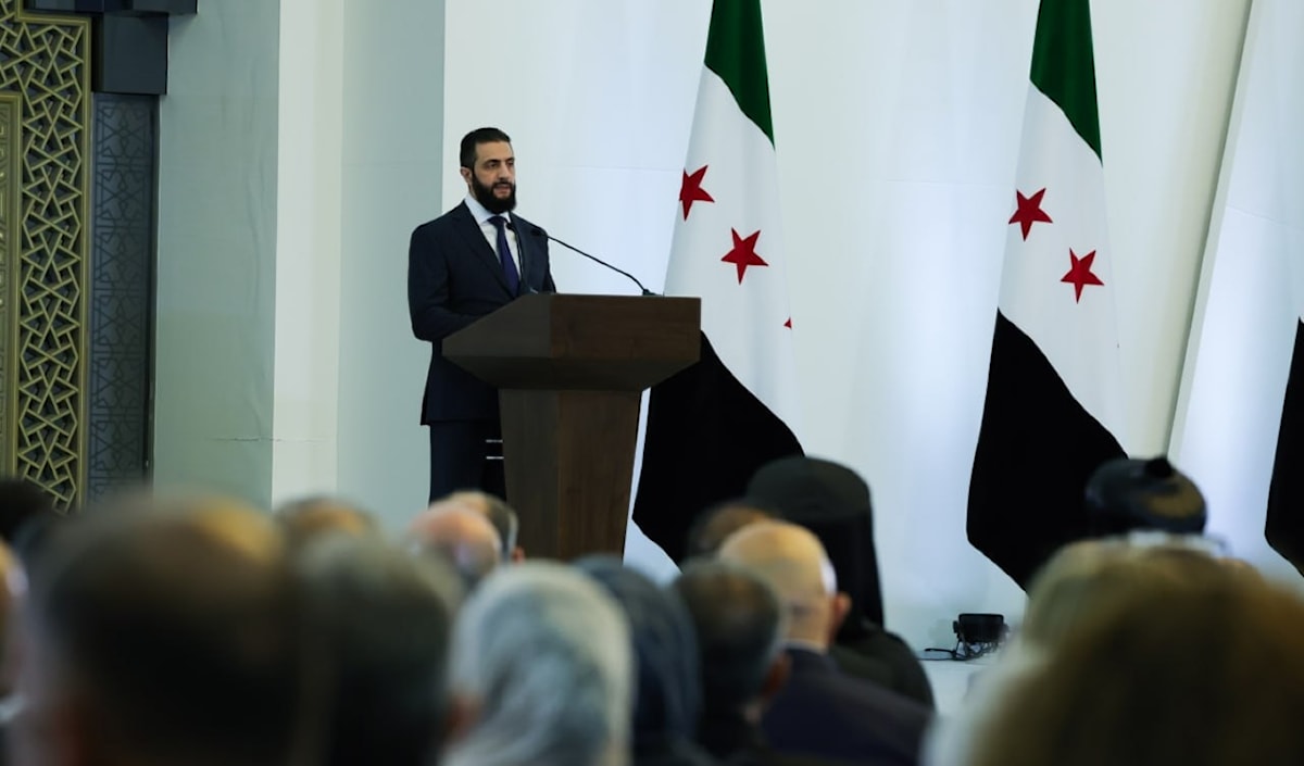 الشرع متحدثاً خلال مراسم الإعلان عن التشكيلة الحكومية الجديدة أمس (سانا)