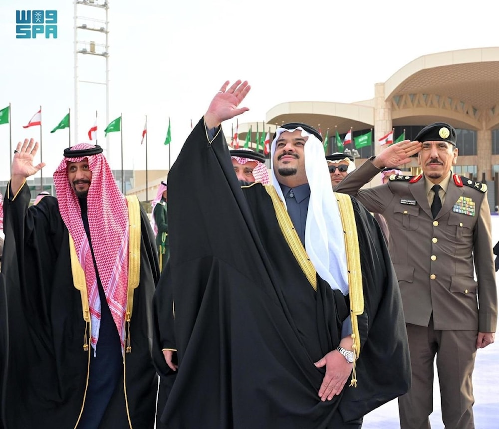 لدى مغادرة الطائرة التي تقل عون الأجواء السعودية (واس)