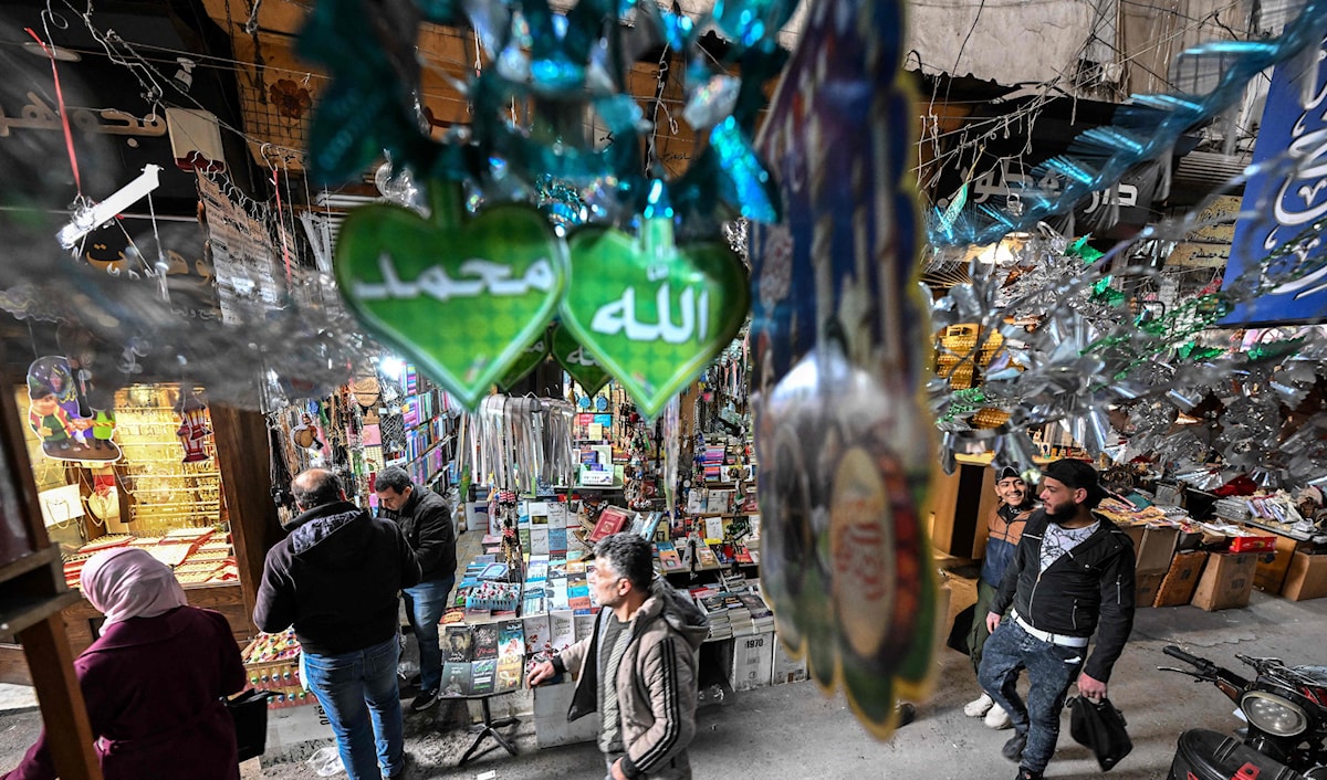 رغم الإعلان عن القبض على مرتكبي جريمة حي الدعتور، عاودت الفصائل اقتحام الحي، على وقع إطلاق نار كثيف (أ ف ب)