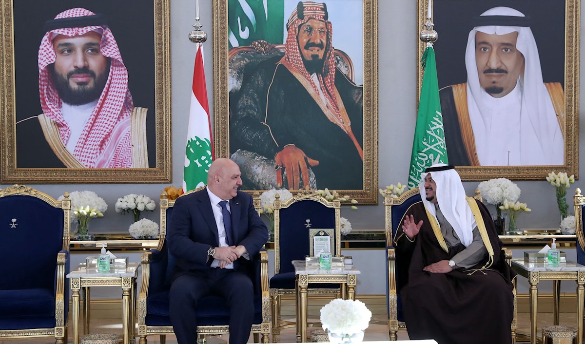 ولي العهد السعودي محمد بن سلمان يستقبل رئيس الجمهورية جوزاف عون في قصر اليمامة (أ ف ب)