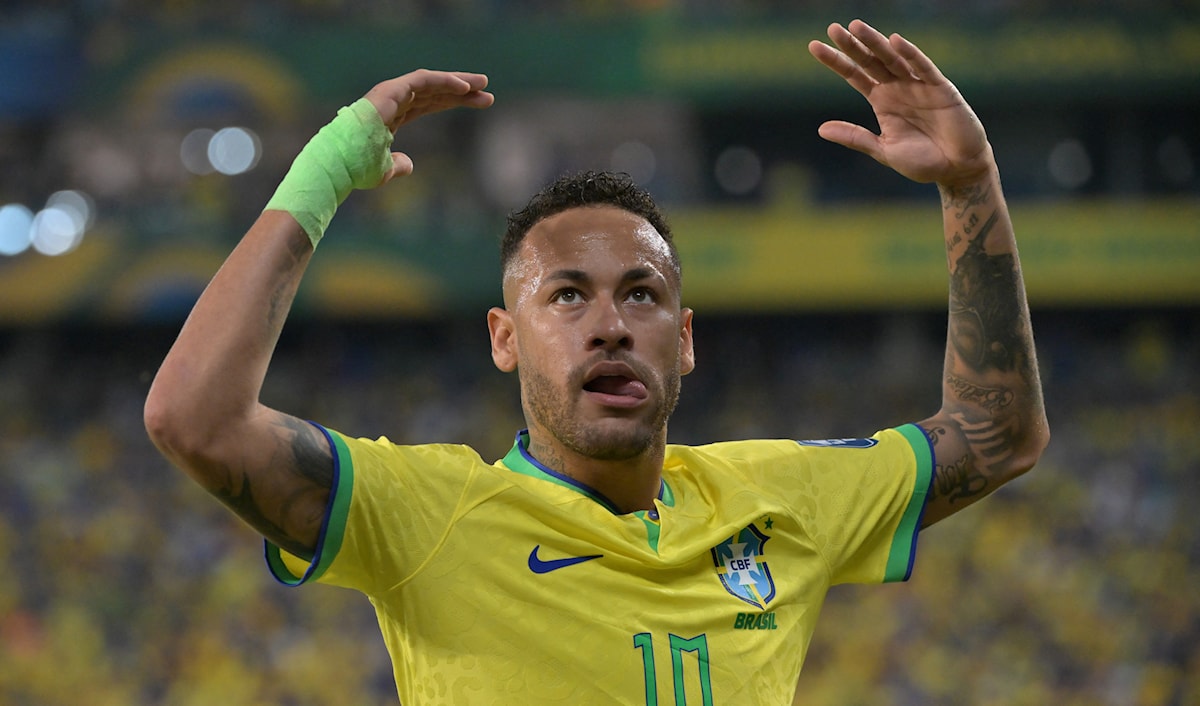 غاب نيمار عن الملاعب لنحو عام كامل بسبب الإصابة في الرباط الصليبي (أ ف ب)
