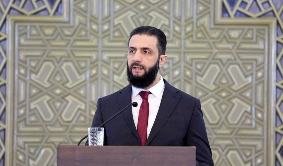 الشرع: طالما أن الثورة خرجت من مساجد كهذا فلا خوف على سوريا إن شاء الله (أ ف ب)