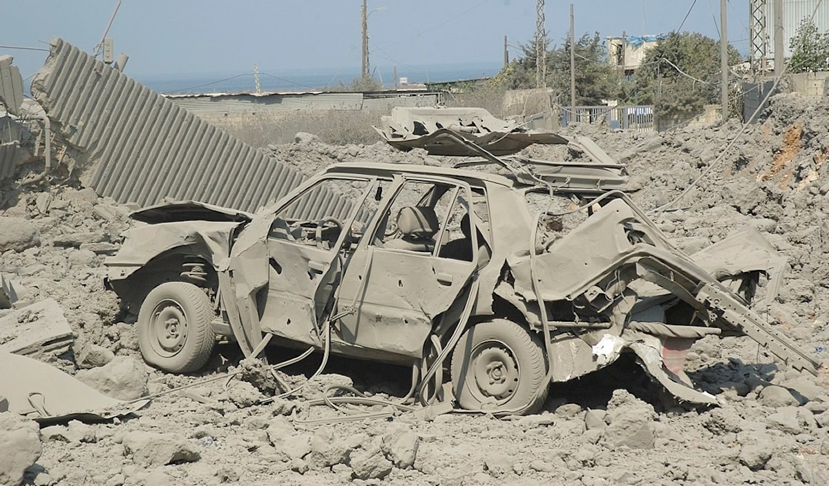 سيارة مدنية استهدفها الاسرائيليون في تموز 2006