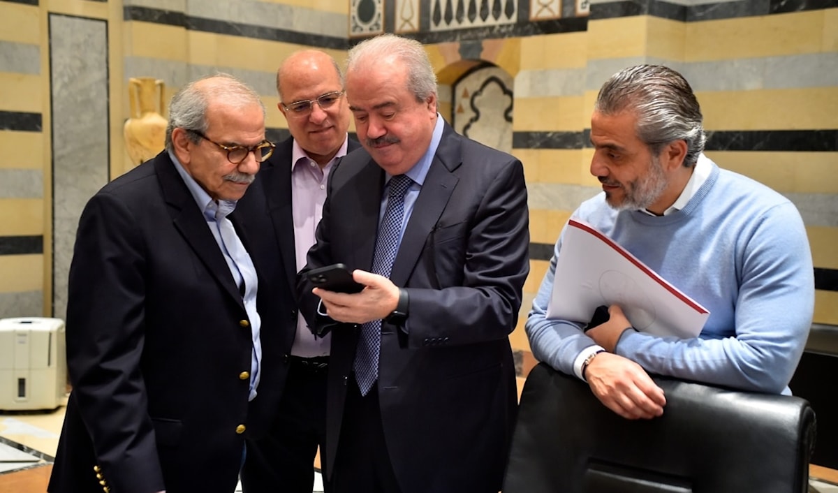 رئيس الحكومة مع وزير المال في جلسة مجلس الوزراء اليوم (رئاسة الحكومة)