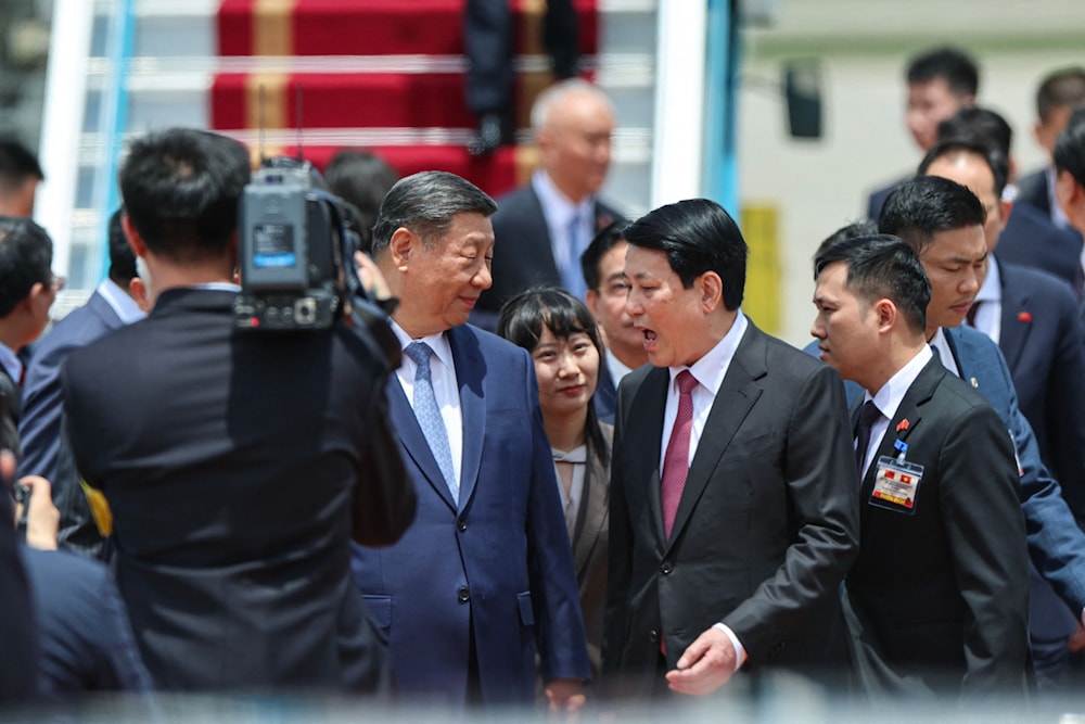 أكد جينبينغ  أنه يجب على الصين وفيتنام أن يحافظا بحزم على النظام التجاري المتعدد الأطراف (أ ف ب)