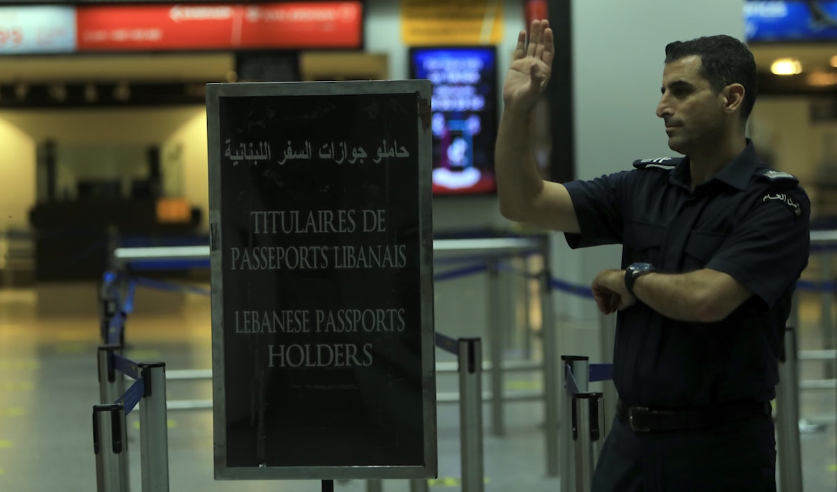 البوابات الإلكترونية في المطار رُكّبت منذ 8 أشهر ولم تشغّل بعد (هيثم الموسوي)