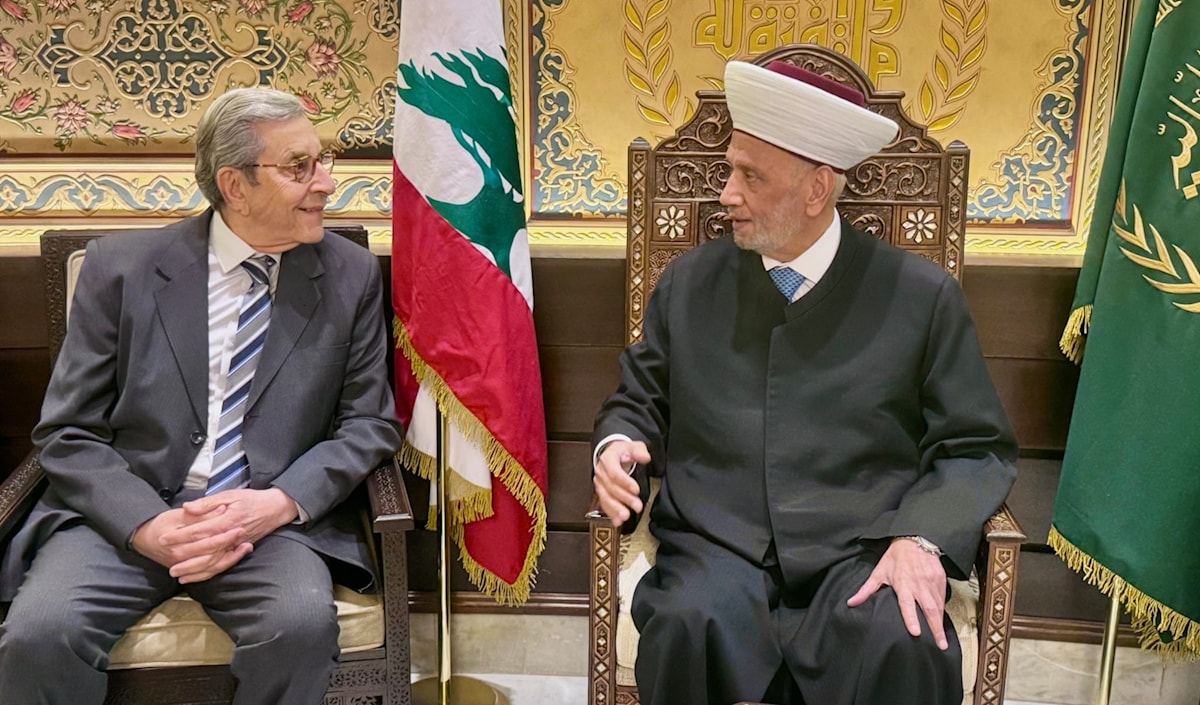 دريان مستقبلاً سفير الجزائر (دار الفتوى)