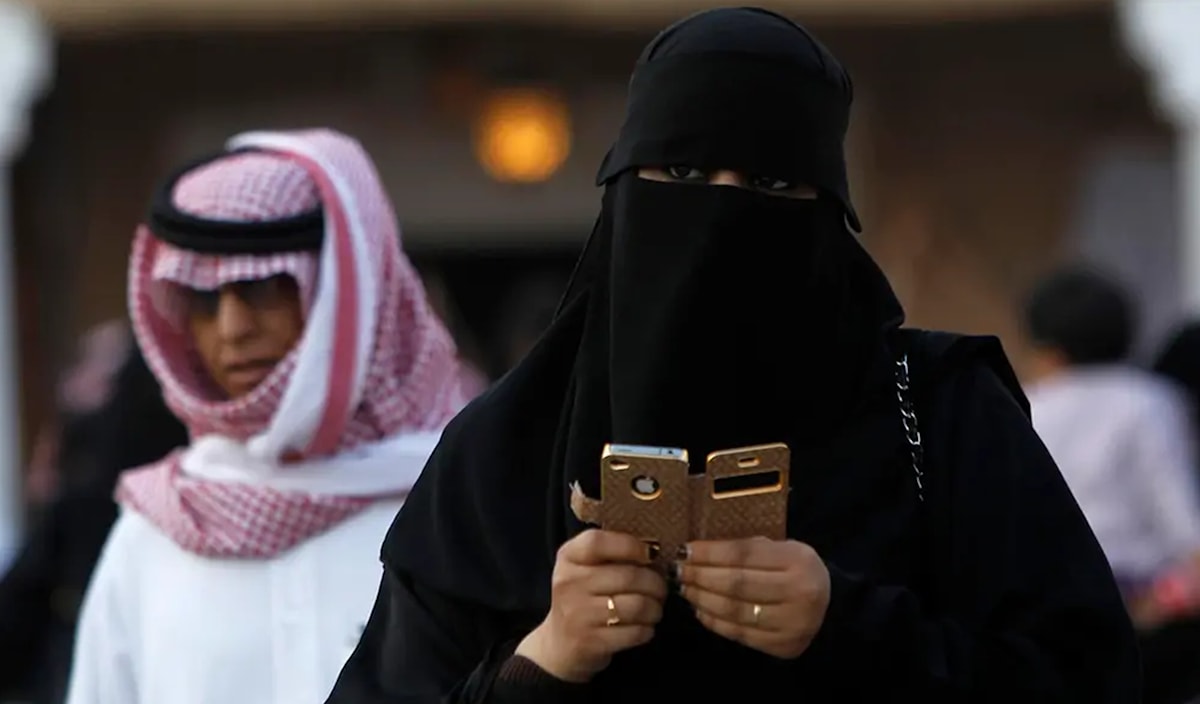 يشير التحليل إلى أنّ هذه المقاومة تبقى هشّة بسبب قدرة النظام على حظر الحسابات وملاحقة الناشطين
