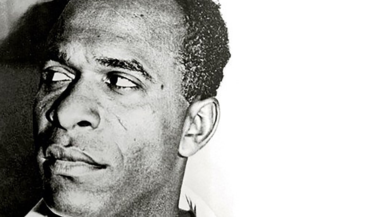 تصدّر كتاب فرانز فانون «معذبو الأرض» (1961) قائمة الكتب الأكثر مبيعاً في فرنسا