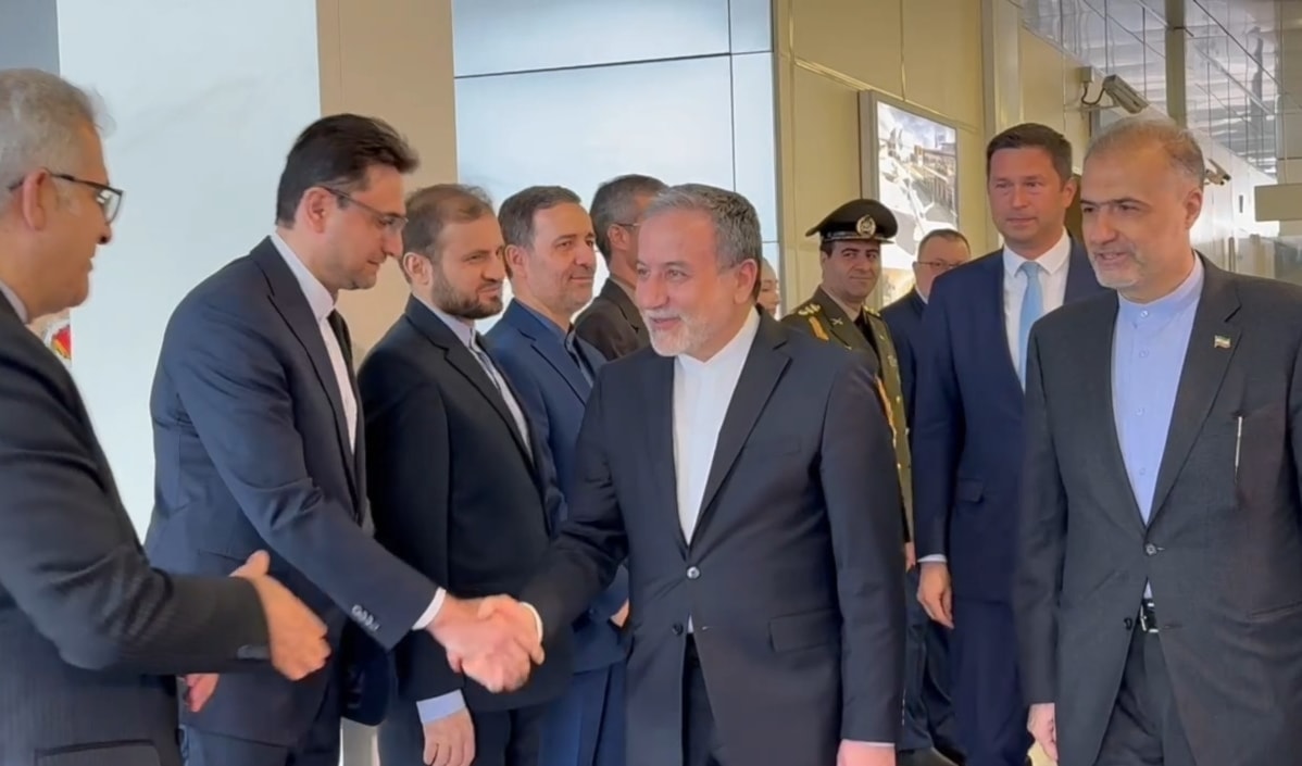 كشف عراقجي أن رسالة الخامنئي إلى بوتين تتعلق بالتطورات الدولية والإقليمية والقضايا الثنائية (من الويب)