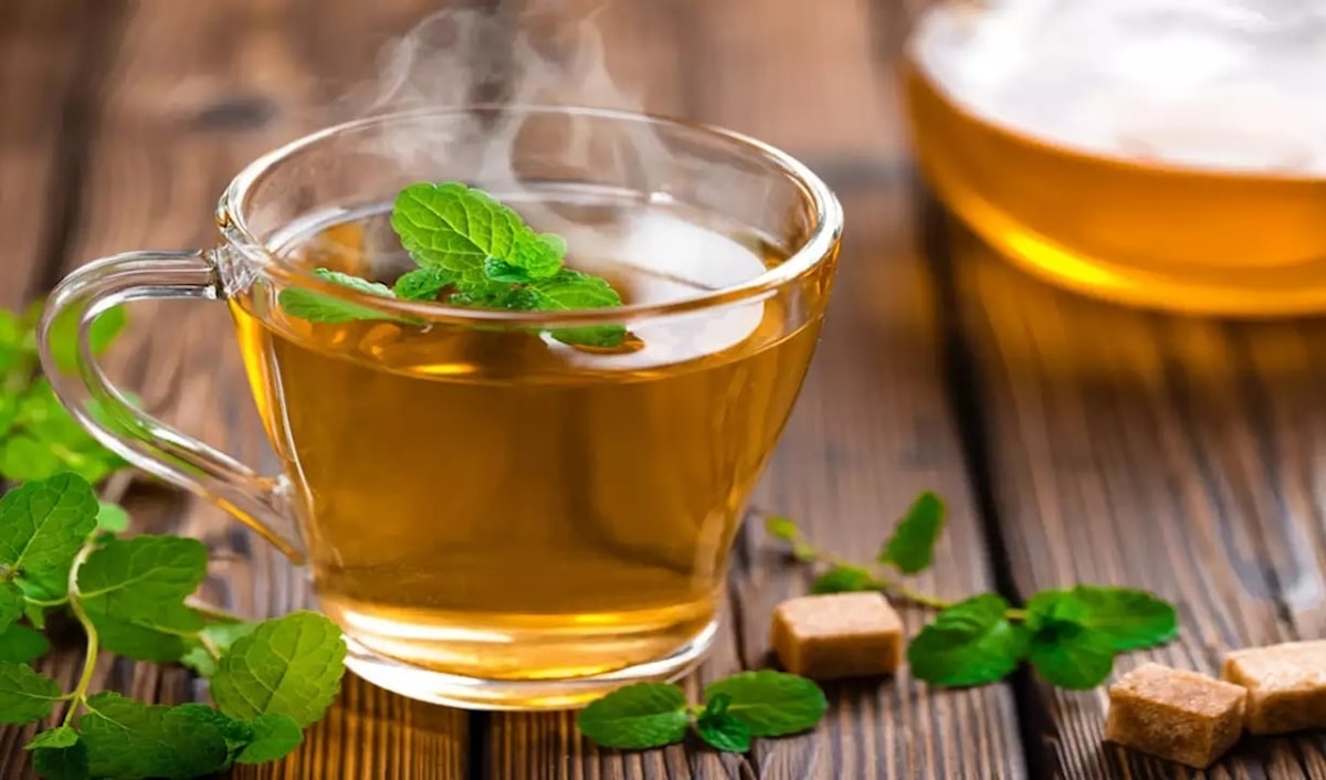يمتاز الشاي الأخضر باحتوائه على الكافيين
