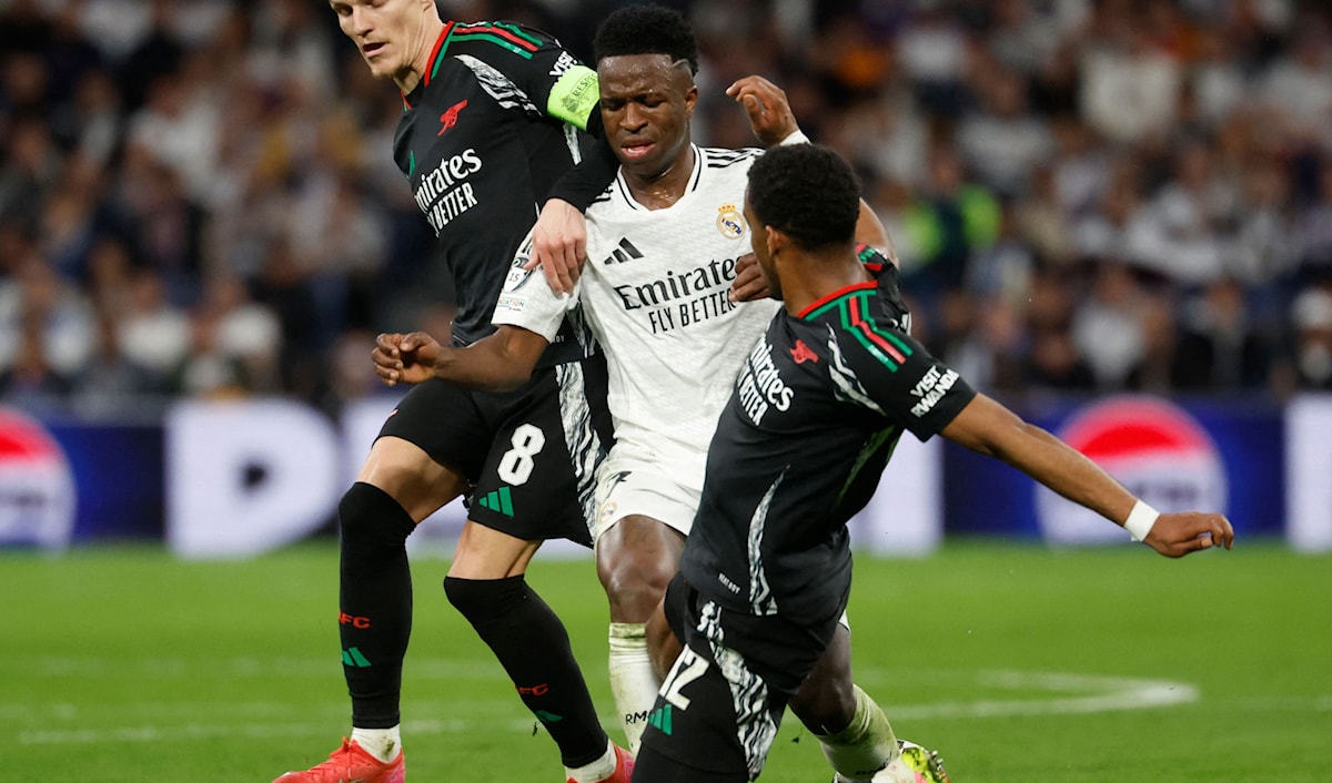 فازَ آرسنال على مضيفه ريال مدريد 2-1.