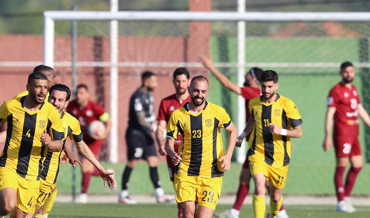 احتفال لاعبي العهد (طلال سلمان)