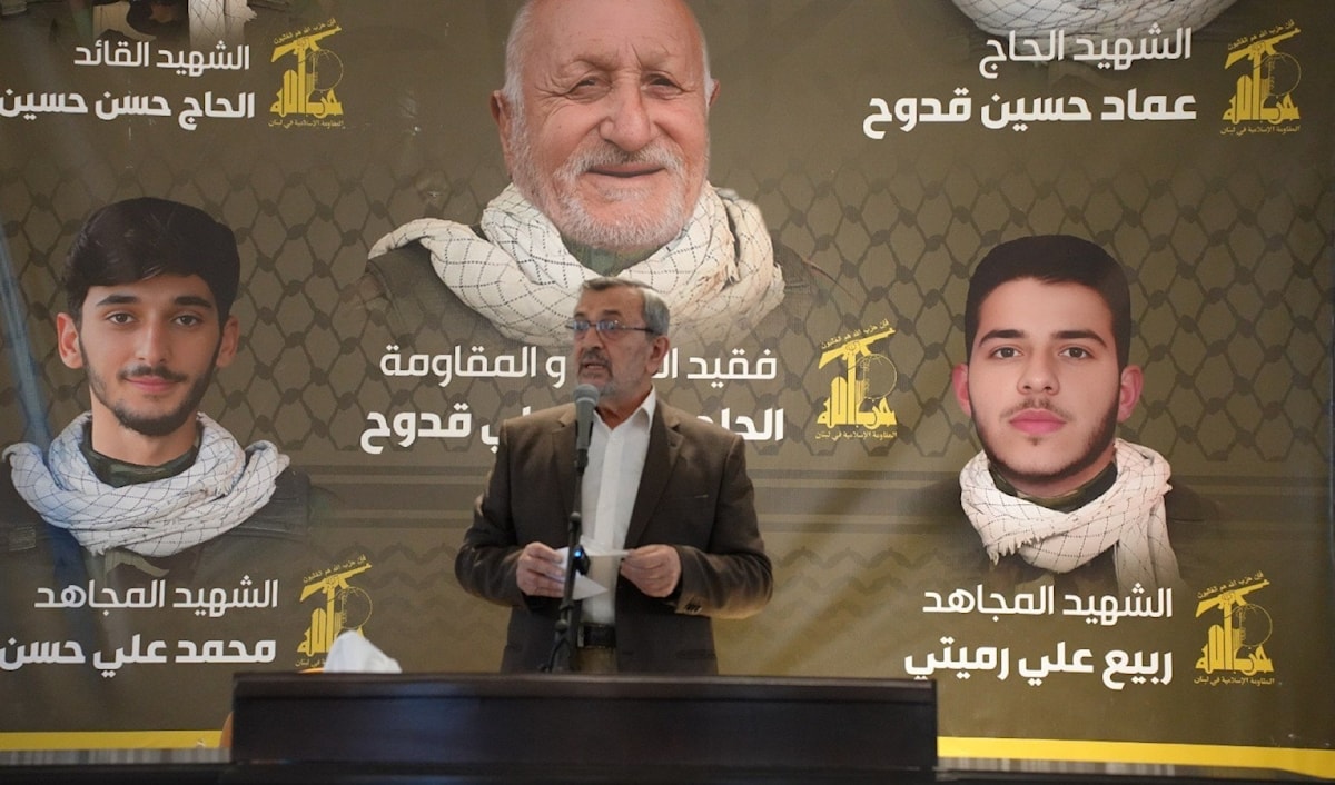 اعتبر عز الدين أن الحد الأدنى من «واجبات الحكومة هو أن تشكل خلية أزمة لإخراج هذا العدو من أرضنا» (العلاقات الإعلامية في حزب الله)