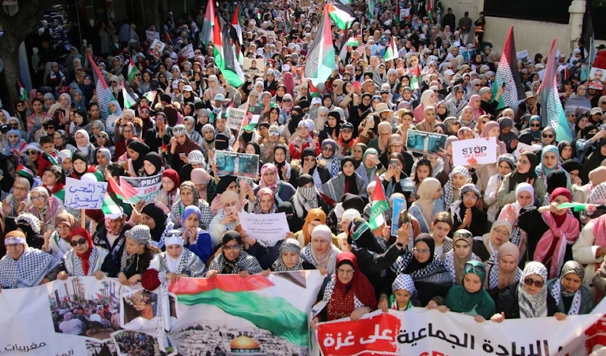تظاهر حوالى 1500 شخص على طريق محاذٍ لميناء الحاويات «طنجة المتوسط» (من الويب)