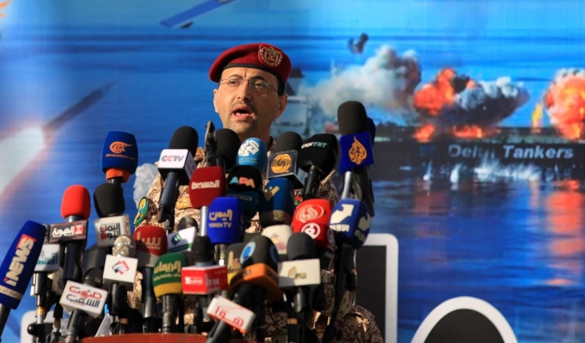 أكد سريع أن «القوات المسلحة اليمنية ستواصل عملياتها الإسنادية إلى عمق الكيان الصهيوني» (أ ف ب)