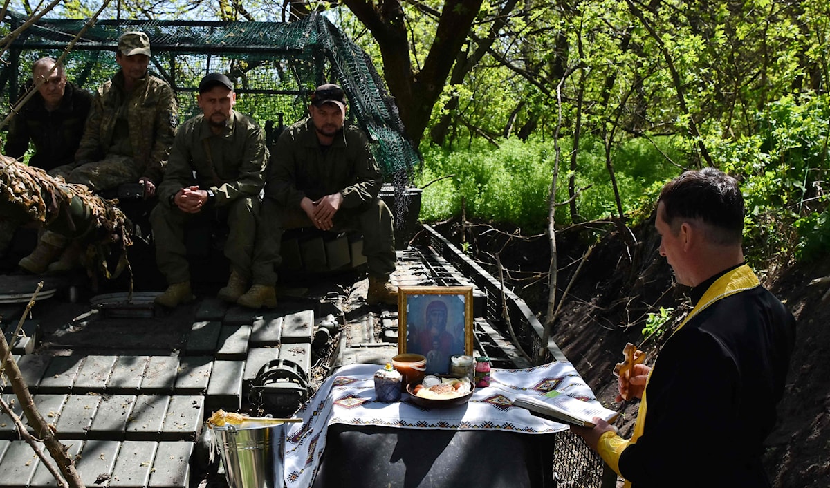 تبادلت روسيا وأوكرانيا الاتّهامات بخرق هدنة عيد الفصح (أ ف ب)