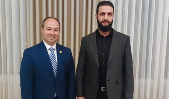الشرع مع عضو الكونغرس مارلين ستاتزمان (من الويب)