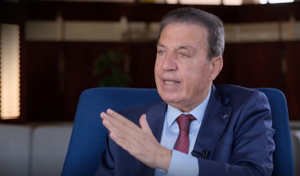 شوقي بزيع  مكرّماً في بيروت