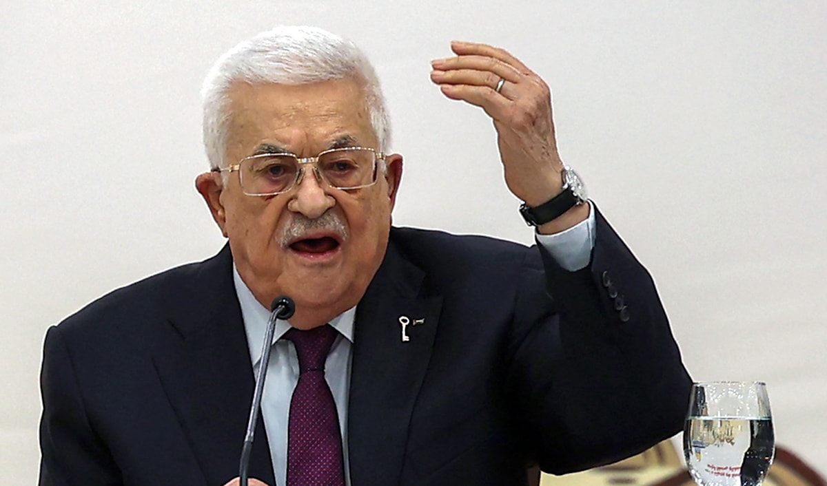 عباس: الأولوية الأولى وقف حرب الإبادة التي يتعرض لها قطاع غزة (أ ف ب)