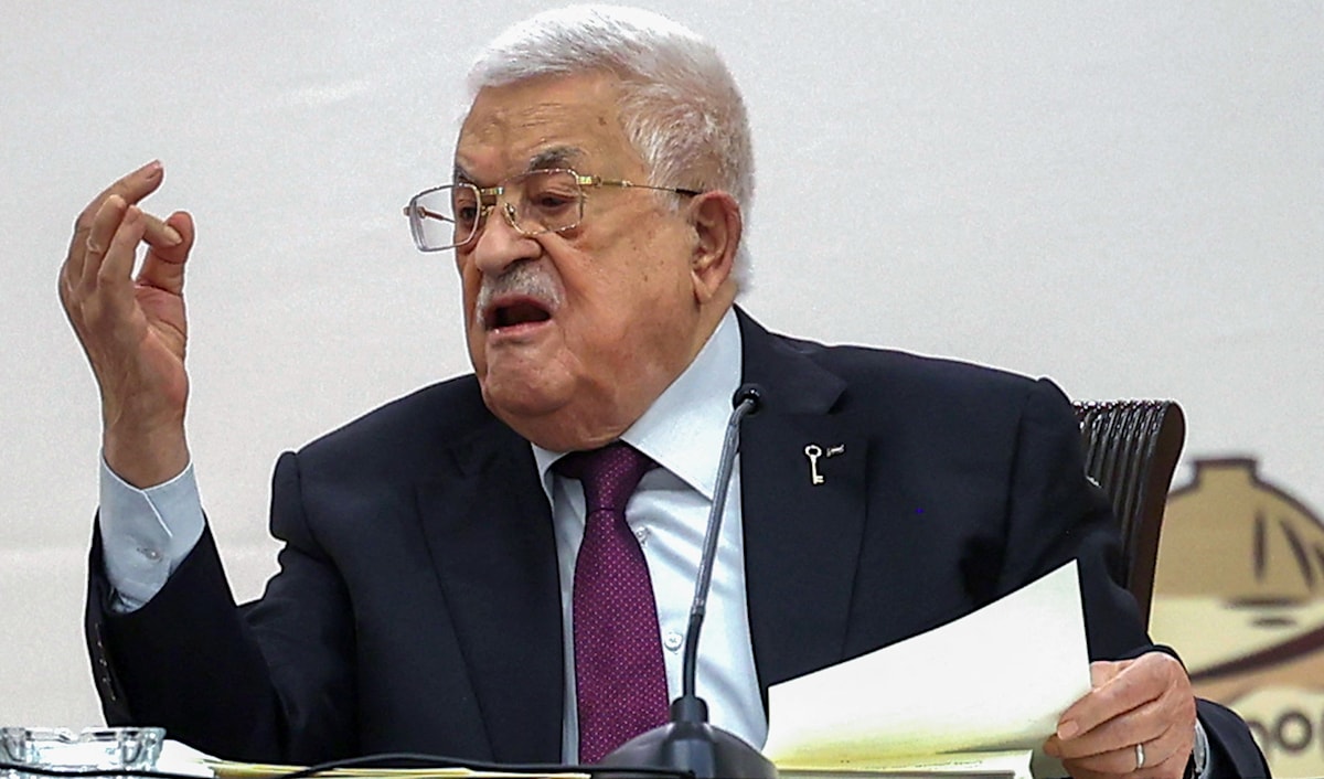 عباس يحمّل المقاومة، لا إسرائيل، مسؤولية ما يجري في غزة (أ ف ب)