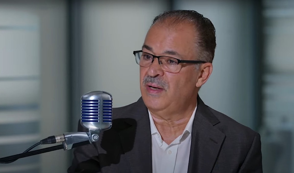 يتصرف اليوم كأنه نقيب الفنانين «إلى الأبد»