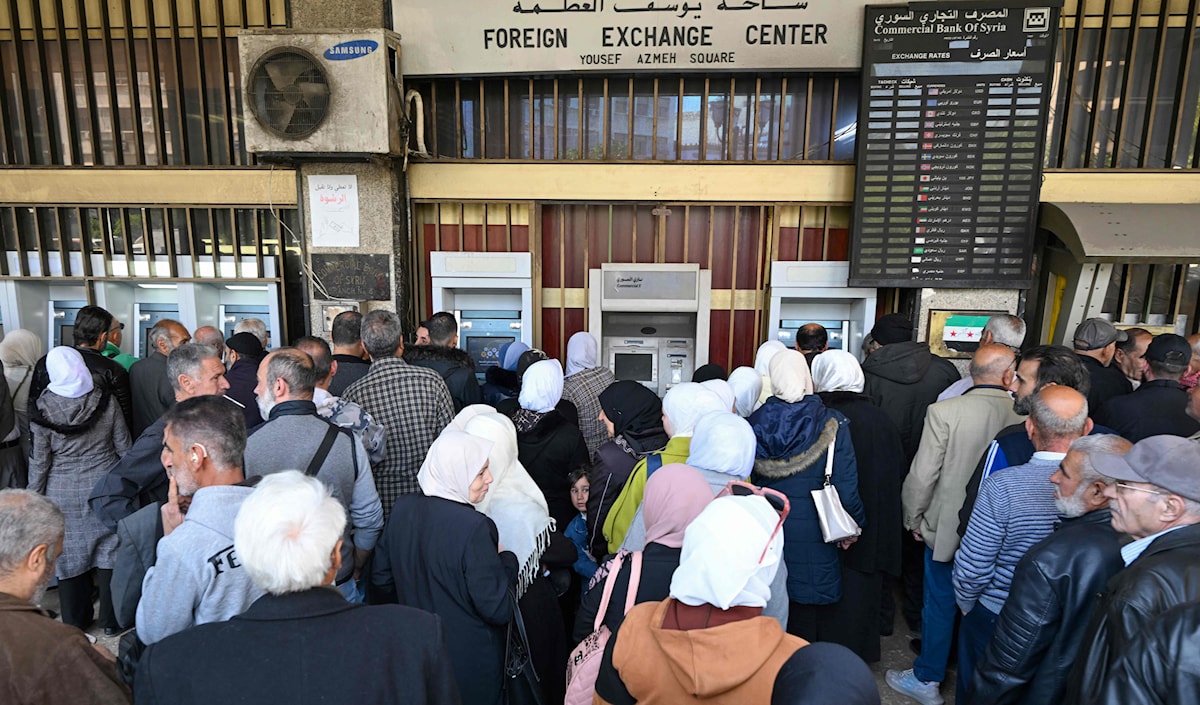 أعلن برنية أن بلاده لا تسعى لطلب قروض من المؤسسات الدولية (أ ف ب)