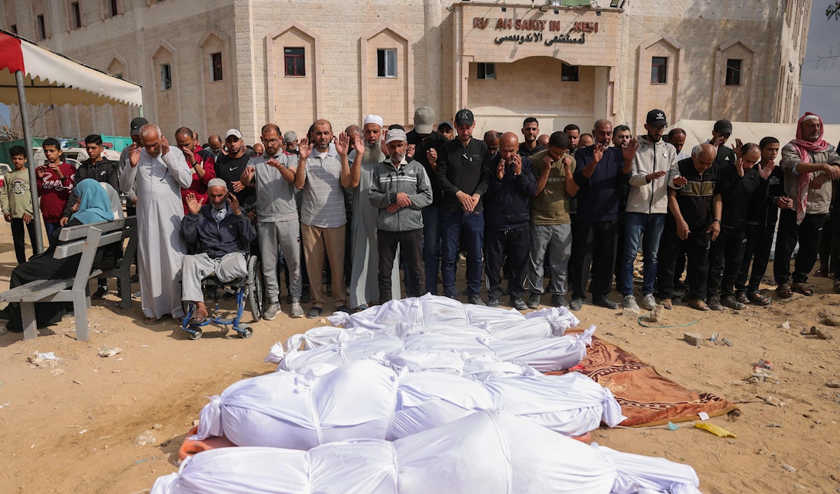 أعلنت وزارة الصحة في غزة استشهاد 71 شخصاً وإصابة 153 آخرين (أ ف ب)
