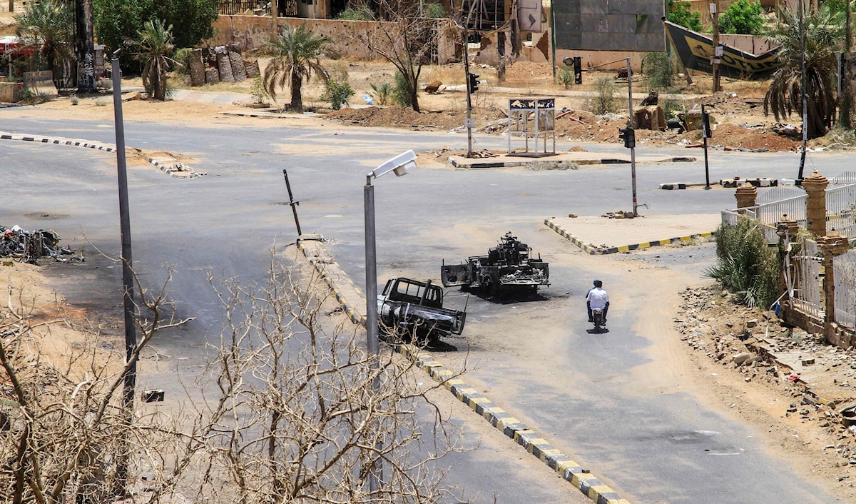 يتهم السودان الإمارات بتزويد قوات «الدعم السريع» «بكل أنواع العتاد من الطلقة حتى المسيرات» (أ ف ب)