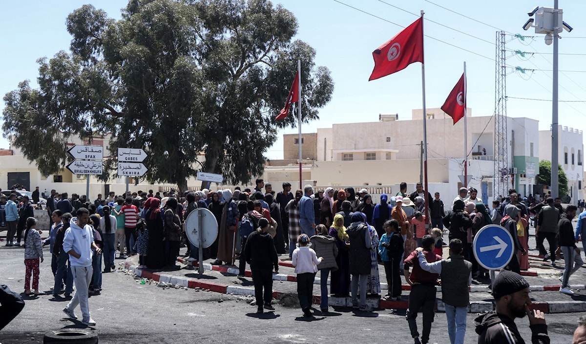 يدرك المتابعون للشأن البرلماني أن كتلة الثلاثين نائباً لم تكن يوماً أساساً من المقتنعين بمشروع سعيّد (أ ف ب)